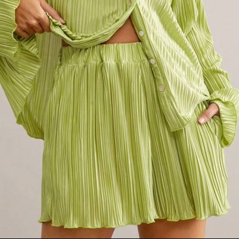 SHEIN High Waist Green Pleated Shorts (XS)